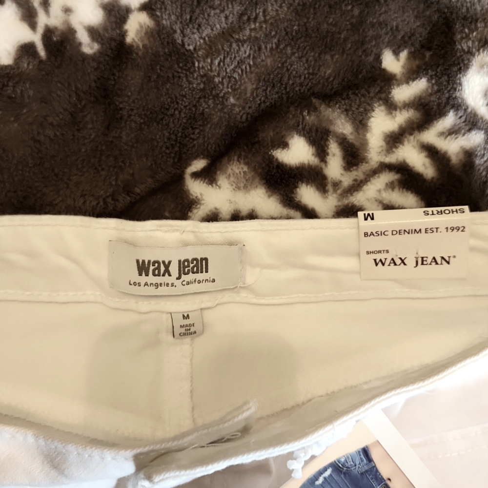 NWT WHITE DENIUM SHORTS - Picture 9 of 9